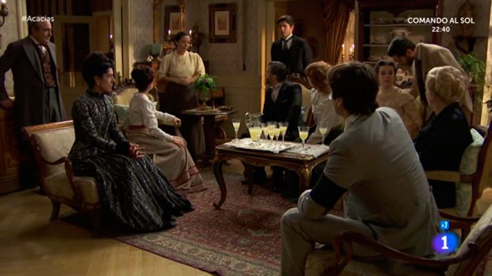 Acacias 38 - Fabiana defiende a doña Cayetana ante los vecinos