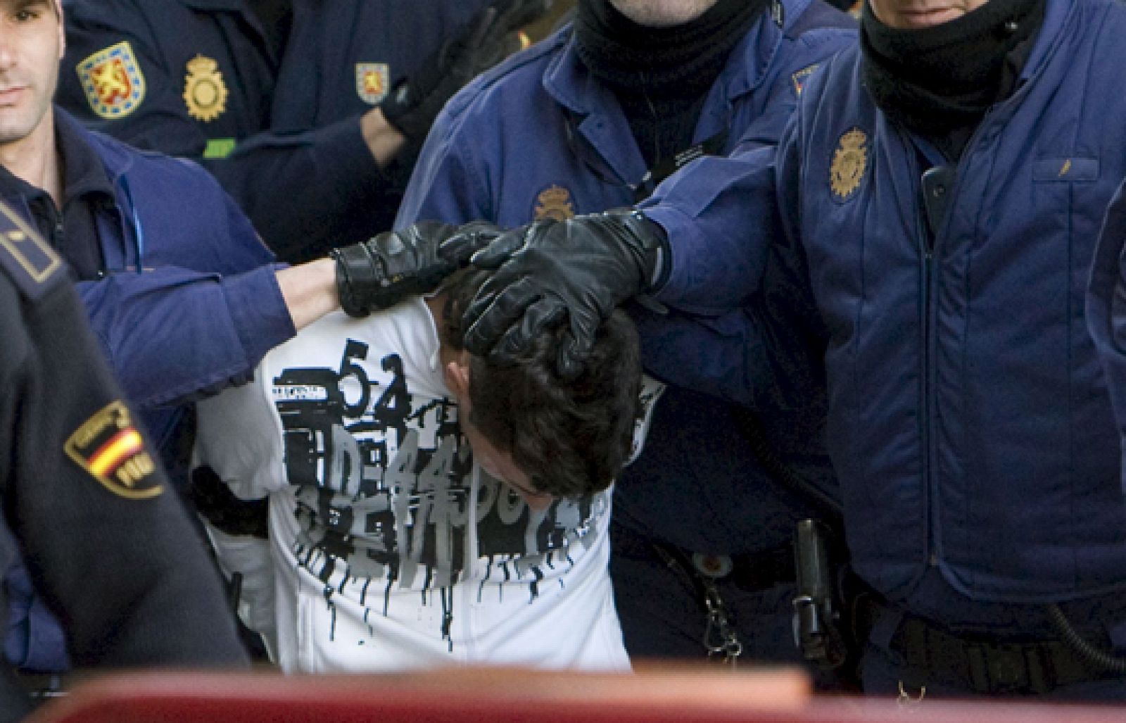 Miguel, el asesino confeso de Marta del Castillo y su amigo y presunto cómplice, Samuel, pasan su primera noche en prisión.