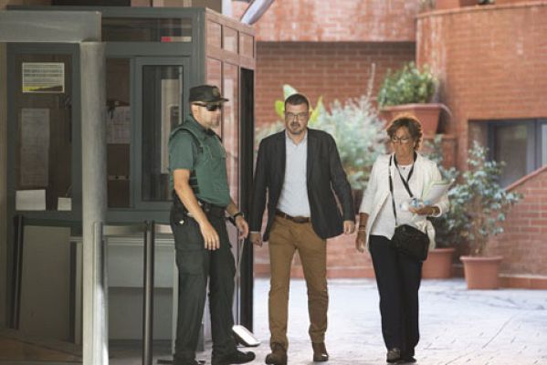 Telediario 1 - La Guardia Civil investiga al director de Comunicación de la Generalitat por el referéndum del 1-O