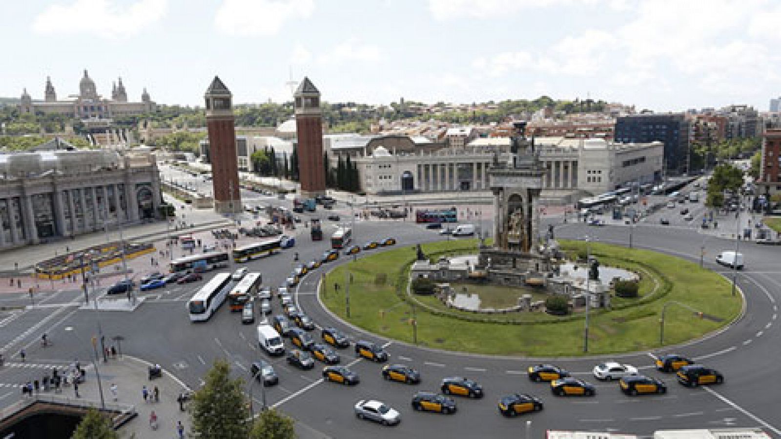 Telediario 1: Nueva jornada de huelga en el sector del taxi en Madrid y Barcelona | RTVE Play