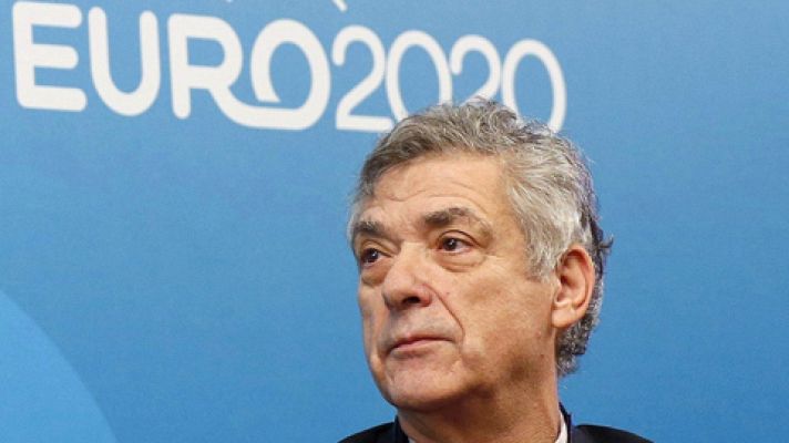 Telediario 1 - Villar deja sus cargos en la UEFA y la FIFA, pero no en la RFEF