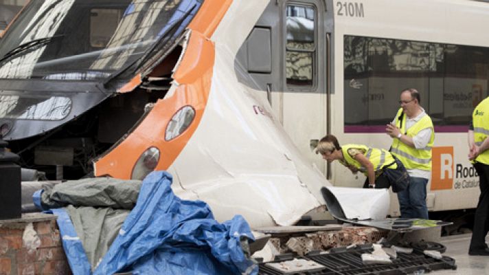 Un accidente de un tren de Cercanías en Barcelona deja medio centenar de heridos