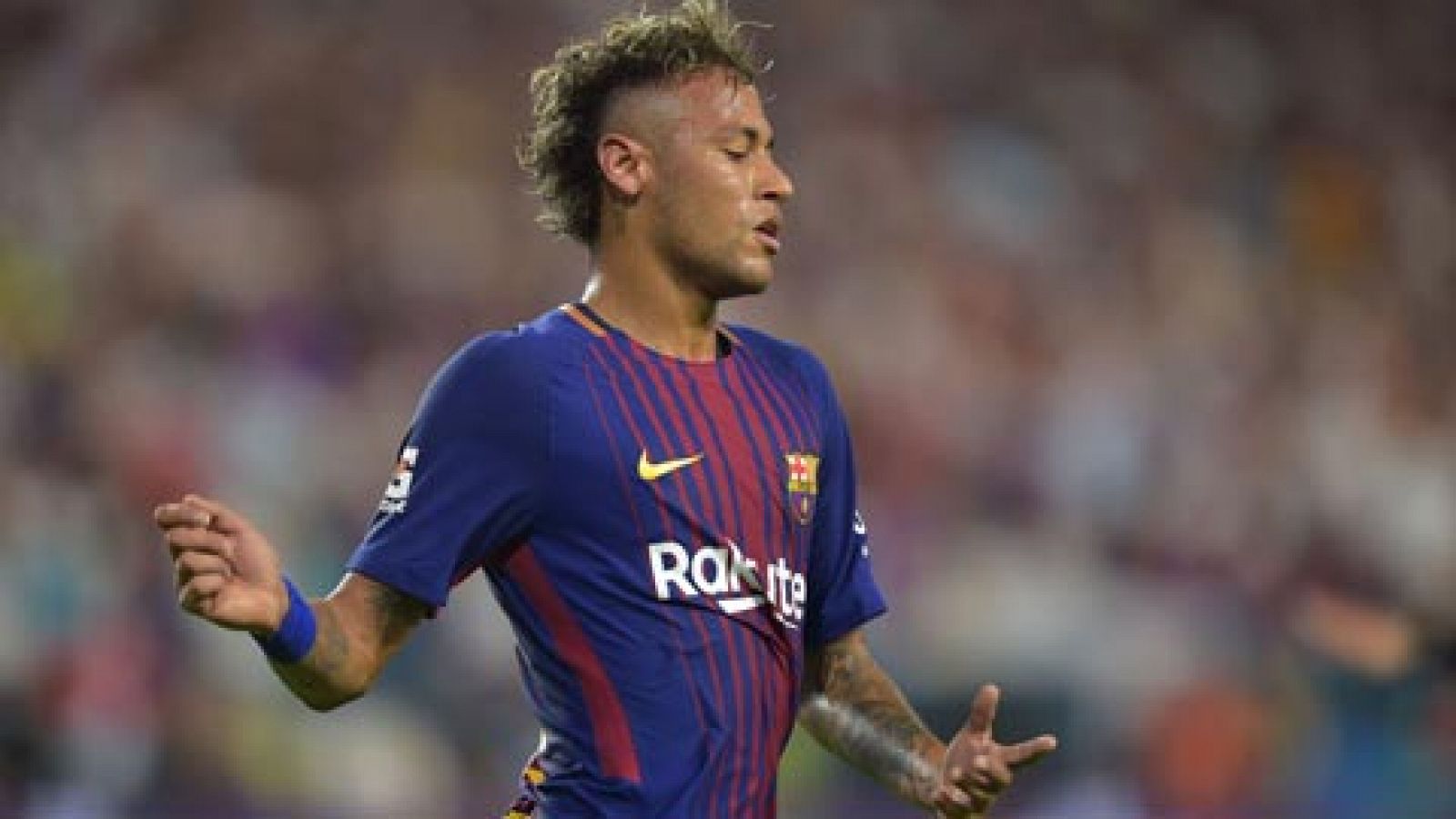 Telediario 1: Neymar llega a China en medio de los rumores sobre su traspaso al PSG | RTVE Play