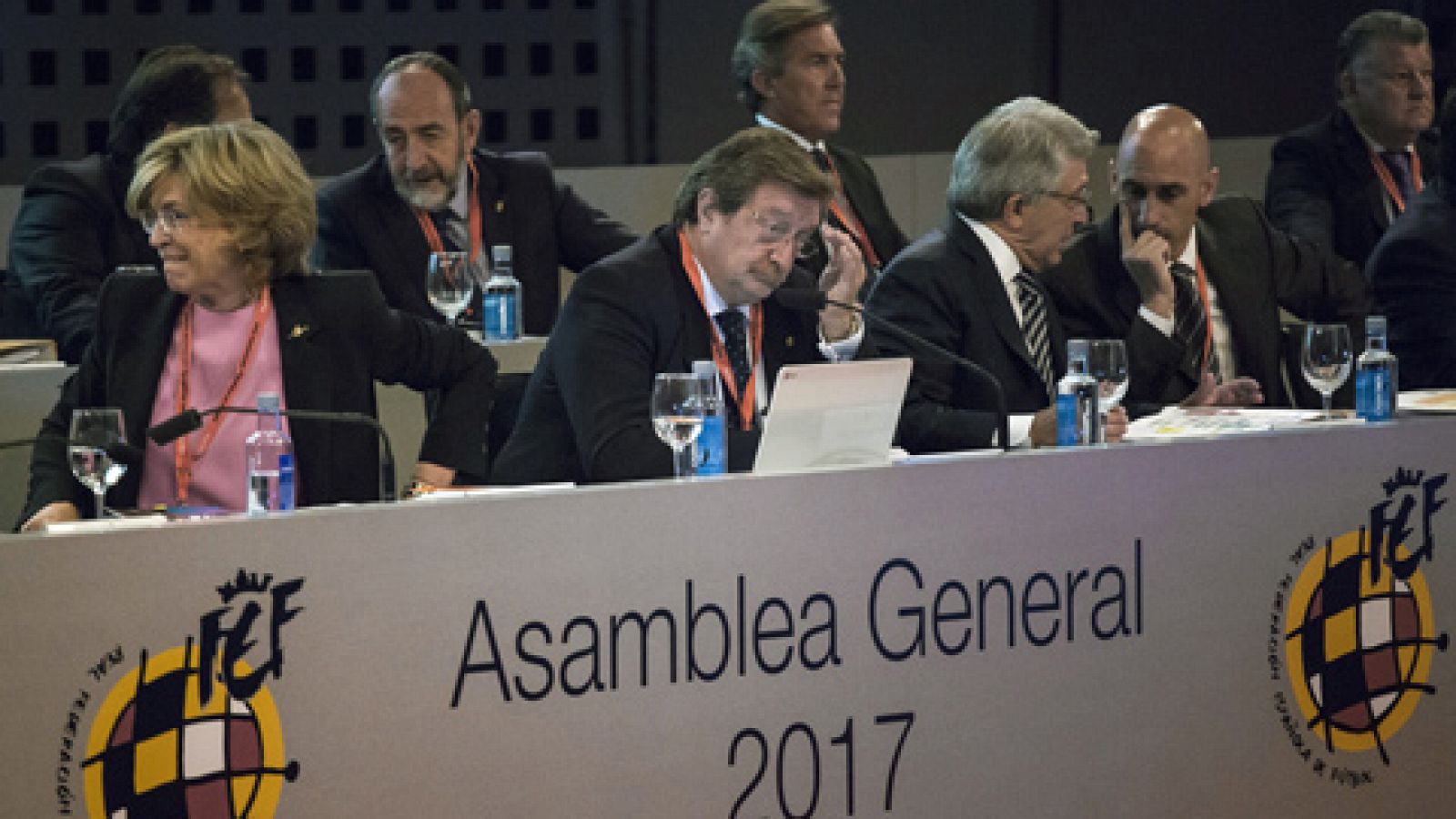 Continuistas y opositores a Villar se moverán para sucederle en la RFEF | Ver