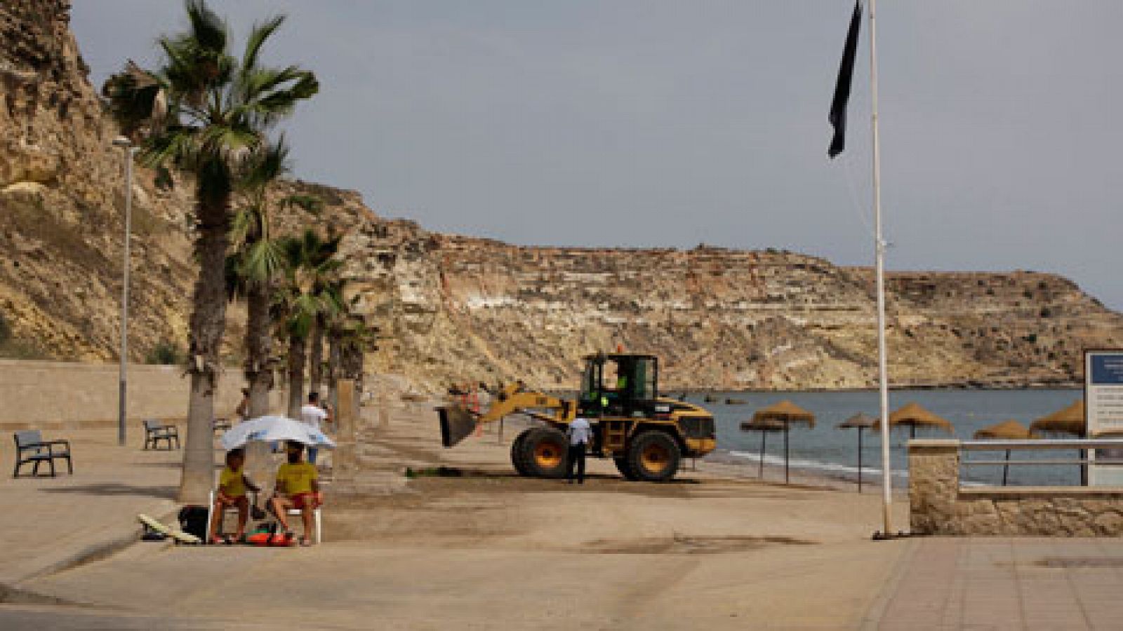 Telediario 1: Reabierta la playa de Horcas Coloradas en Melilla tras la aparición de escorpiones | RTVE Play