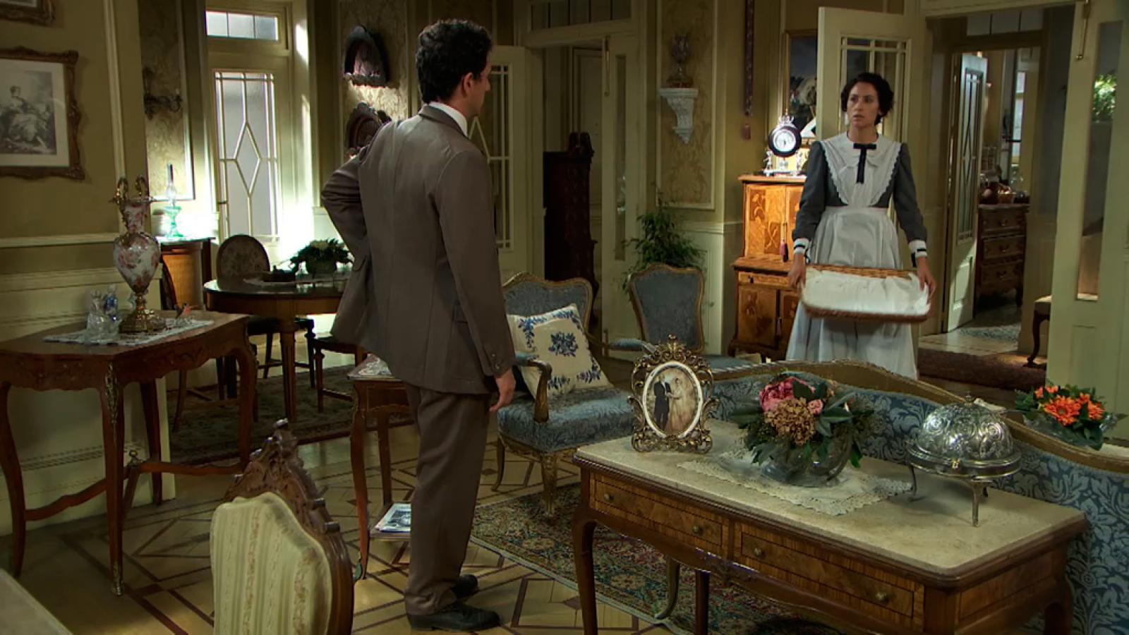 Acacias 38 - Antoñito a Lolita: "Con esa actitud nos castigas a los dos"