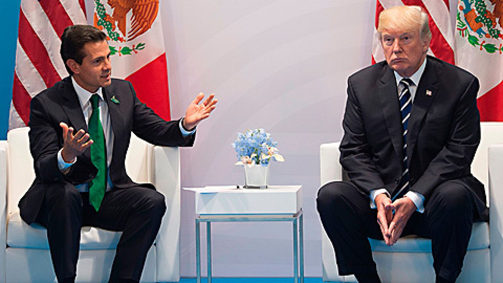 Telediario 1: Trump presionó al presidente de México para que dejara de decir que su país no pagaría el muro  | RTVE Play