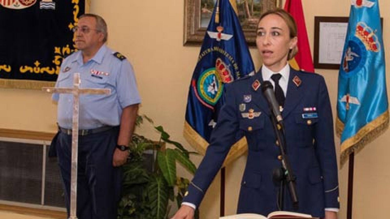 Una mujer asume por primera vez el mando de una unidad en el Ejército del Aire | Ver