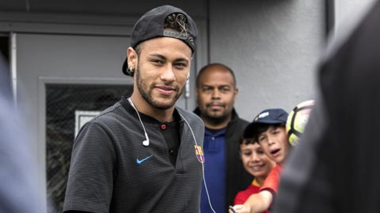 Telediario 1: Neymar abandona el Barça tras pagar los 222 millones de cláusula | RTVE Play