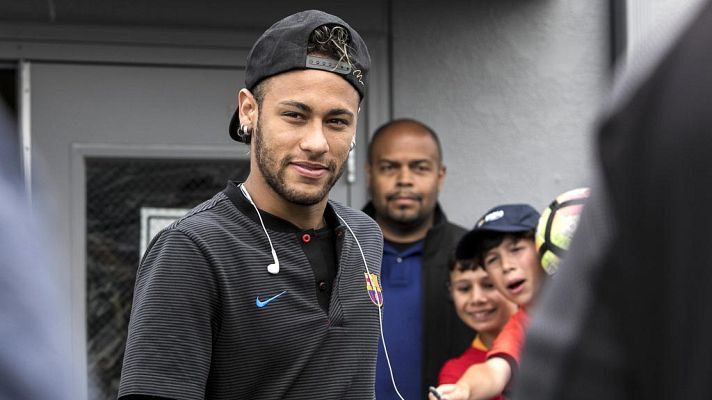 Telediario 1 - Neymar abandona el Barça tras pagar los 222 millones de cláusula