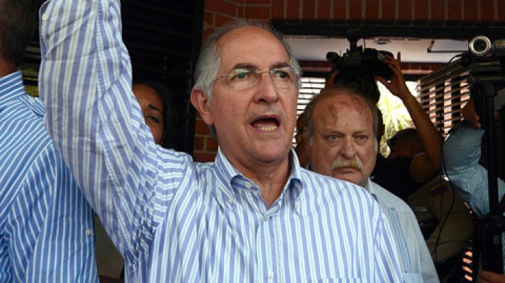 El opositor venezolano Antonio Ledezma sale de la cárcel y vuelve al arresto domiciliario