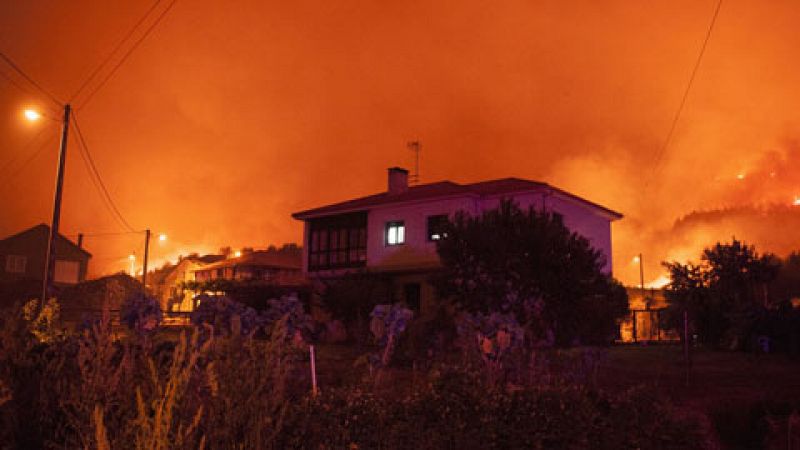 Un fuego devastador que en menos de 16 horas ha quemado ya más de 1.200 hectáreas