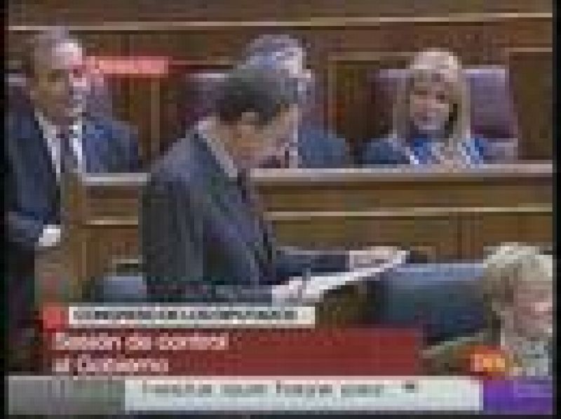 Zapatero ha descartado impulsar medidas que abaraten el despido, tal y como pidio el Gobernador del Banco de España, durante la sesión de control al Gobierno, ante una pregunta de Llamazares.