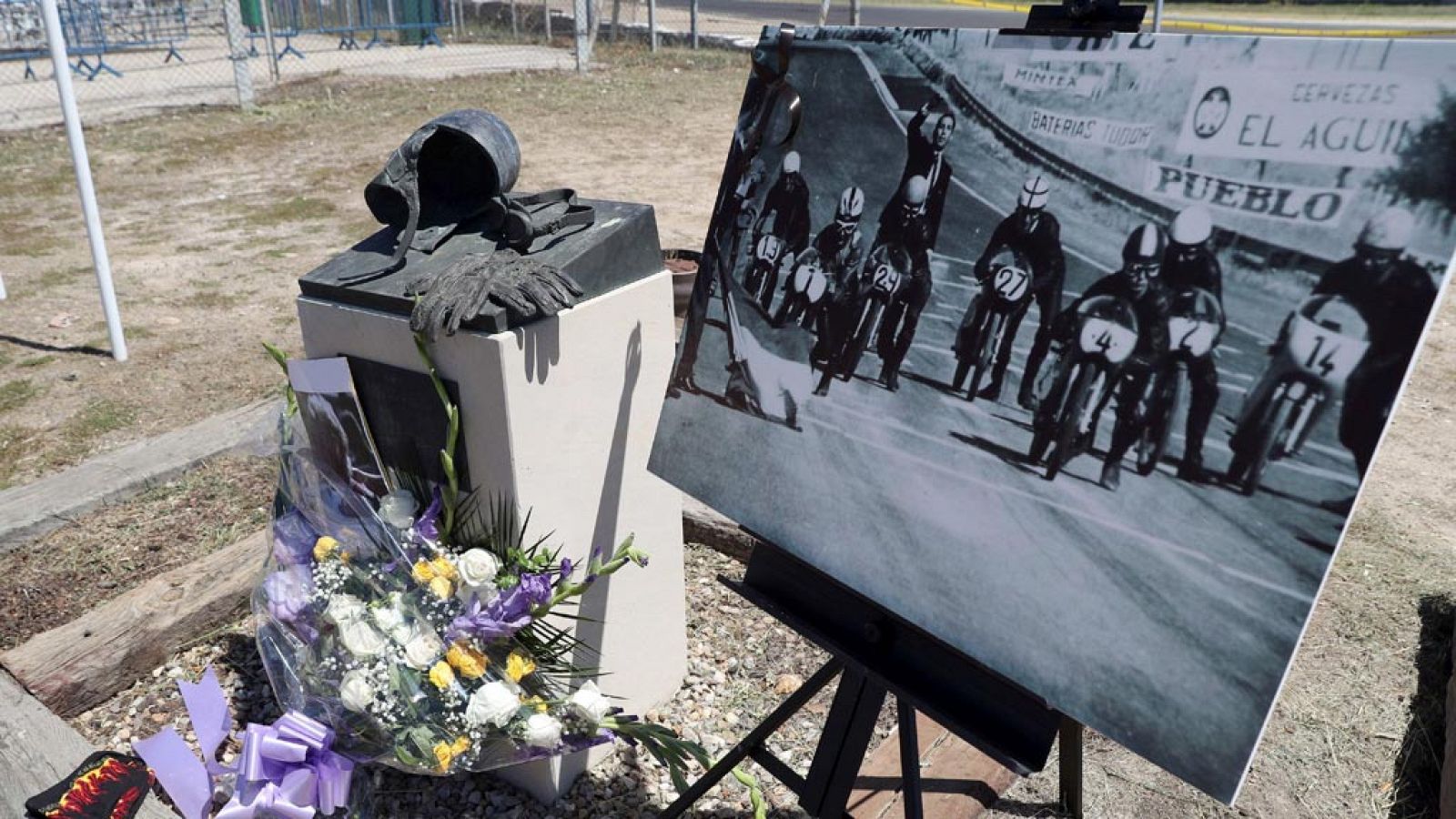 Familiares y amigos despiden a Ángel Nieto