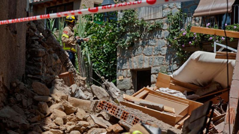 Un matrimonio herido tras derrumbarse su casa en Girona por una explosión