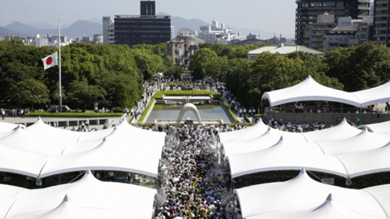  La ciudad de Hiroshima ha celebrado un multitudinario homenaje a las más de 300.000 víctimas de la bomba atómica. 