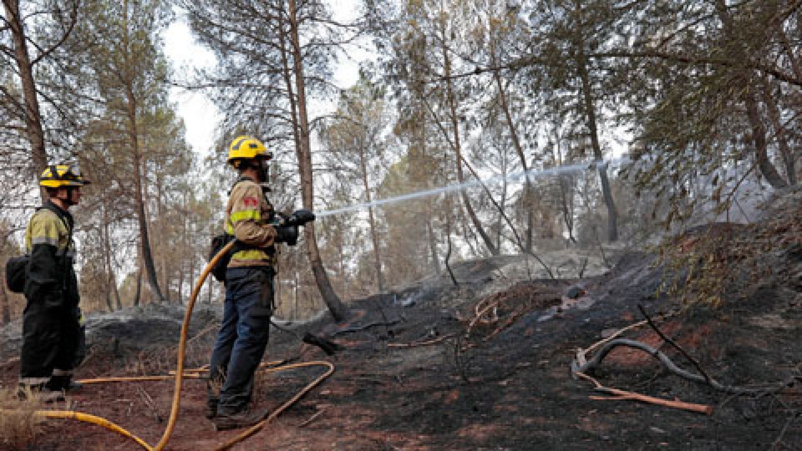 Telediario 1: Los bomberos siguen trabajando en el incendio de Artés | RTVE Play