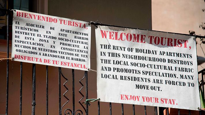 Telediario 1 - Asalto a un autobús turístico con pintadas y amenazas al conductor
