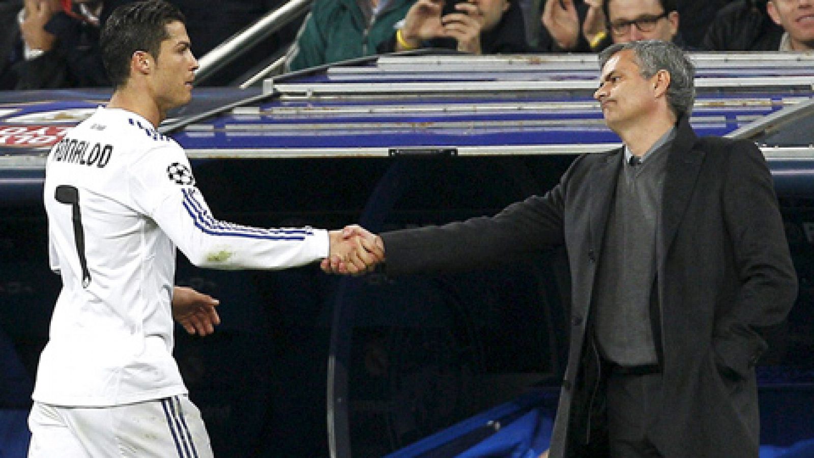 Telediario 1: Cristiano viaja con el Real Madrid para enfrentarse al Manchester de Mourinho | RTVE Play