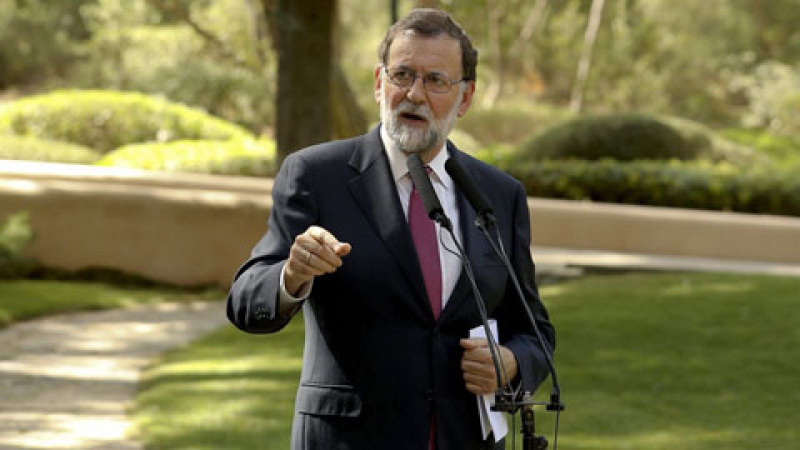 La tarde en 24h: Rajoy pide "no hacer política" con el problema de El Prat y pide a la Generalitat que ejerza sus competencias | RTVE Play