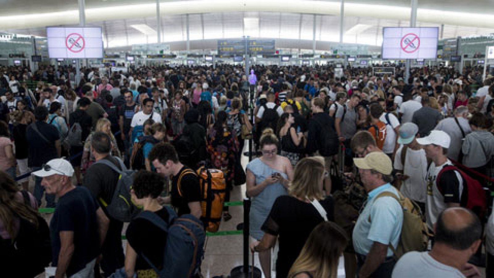 Telediario 1: Termina la tercera jornada de paros en el aeropuerto del Prat sin acuerdo entre los trabajadores y Eulen | RTVE Play