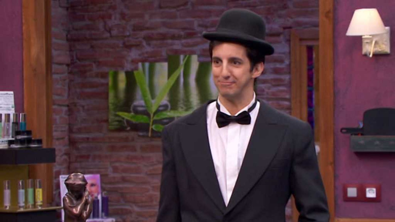 La Peluquería - El cobrador del chaqué - ver ahora