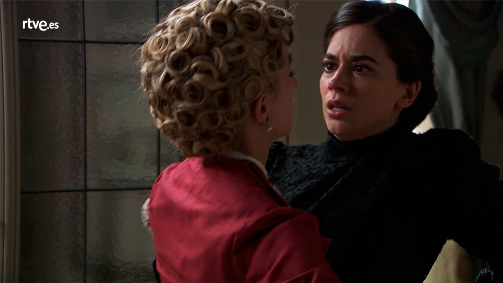 Acacias 38 - Cayetana apuñala a Teresa