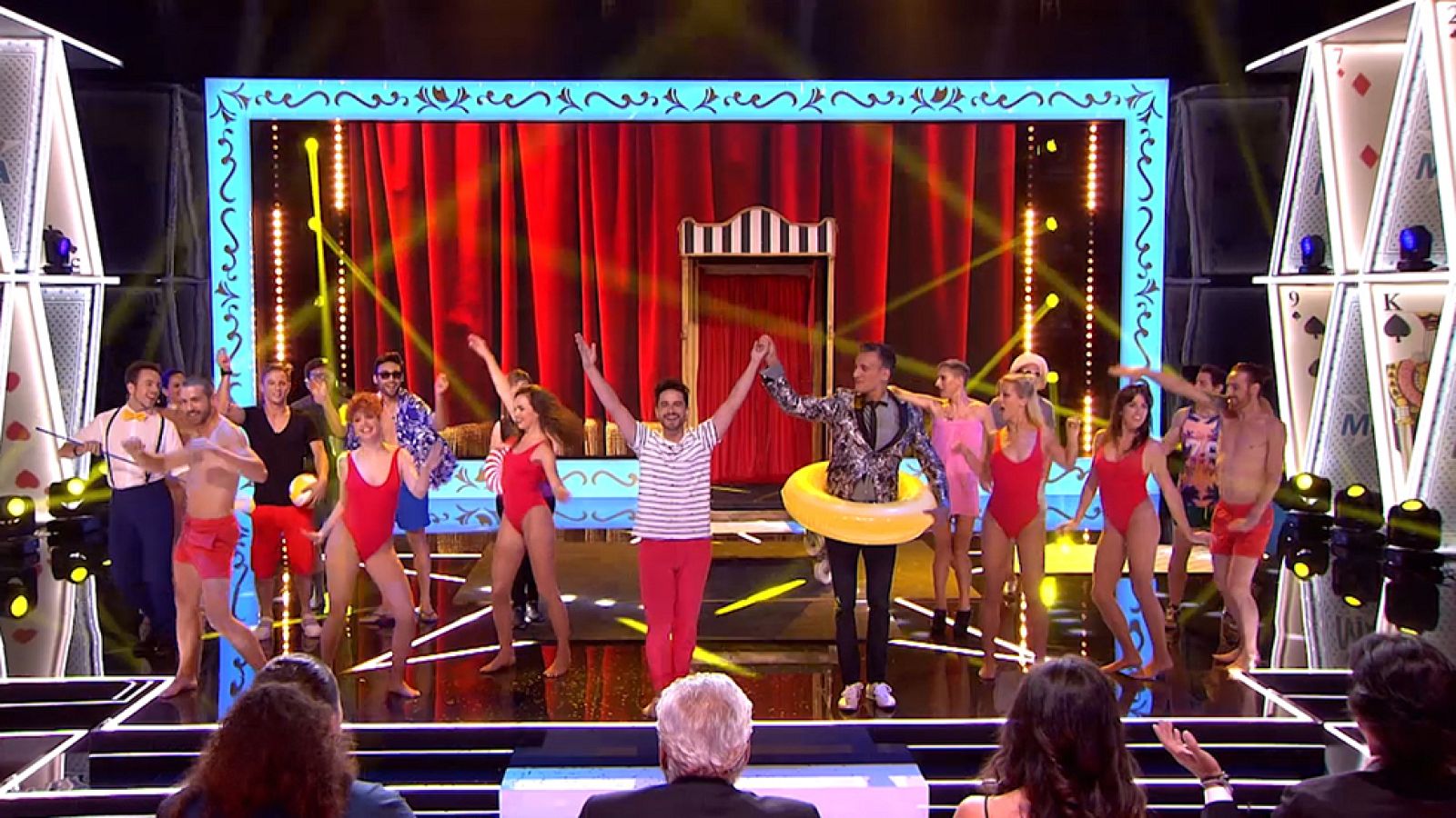 ¡Alexander nos sorprende con todo el equipo de Pura Magia dentro de esta caja!