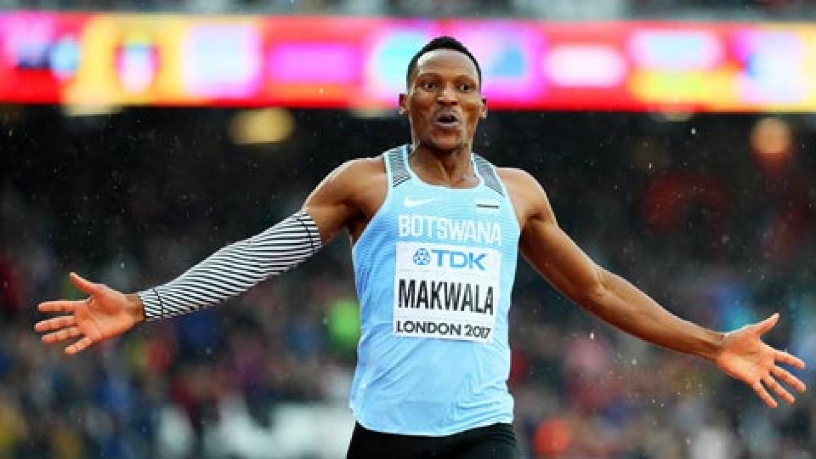 Makwala, solo y bajo la lluvia, se mete en semifinales de 200