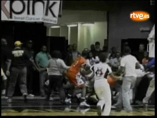 Baloncesto en RTVE - Espectacular tángana