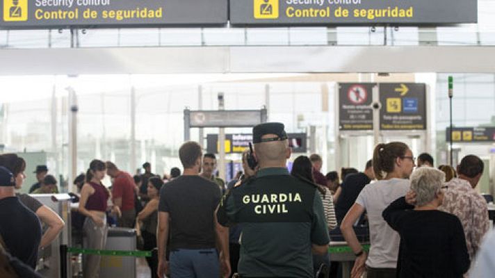 Telediario 1 - El Gobierno intensificará la presencia de la Guardia Civil en los controles de seguridad de El Prat por la huelga