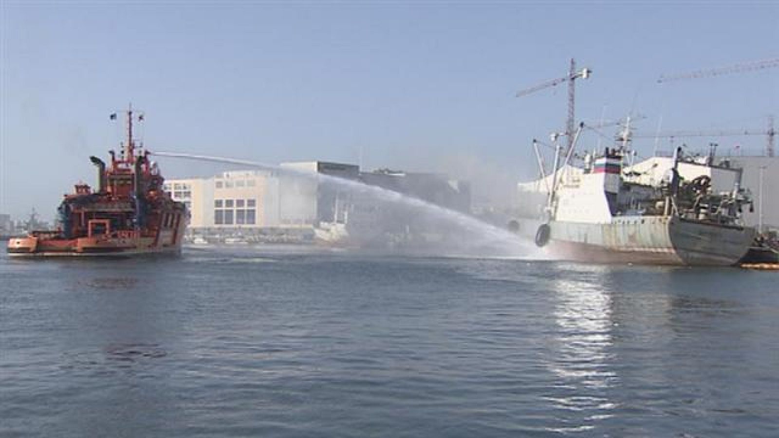 Controlado el incendio del pesquero ruso