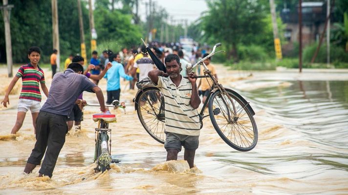 Telediario 1 - Exteriores confirma que los 81 españoles atrapados en Nepal están sanos y salvos