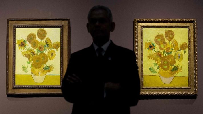 Telediario 1 - Las cinco pinturas de girasoles de Van Gogh, juntas