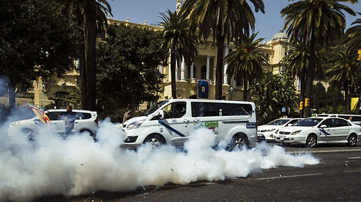 Telediario 1 - En Málaga tercera jornada de huelga indefinida en el sector del taxi