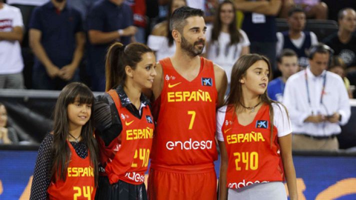 Homenaje a a Navarro por su récord de partidos con la selección: "Eres La Bomba"