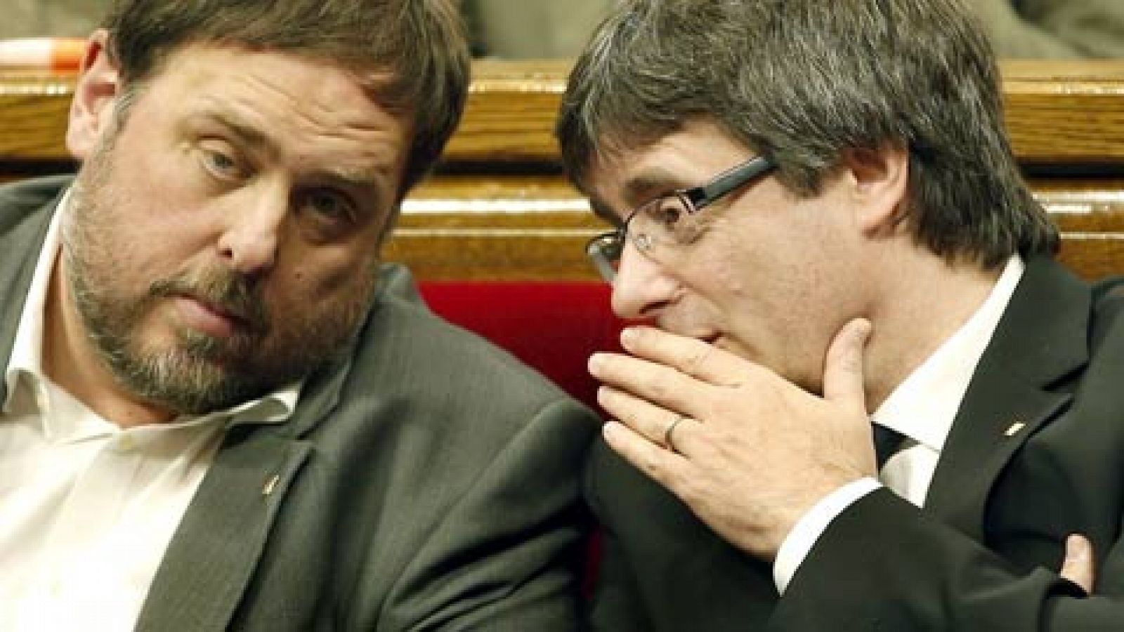 El Constitucional mantiene la suspensión de la reforma para la tramitación exprés del referéndum | Ver