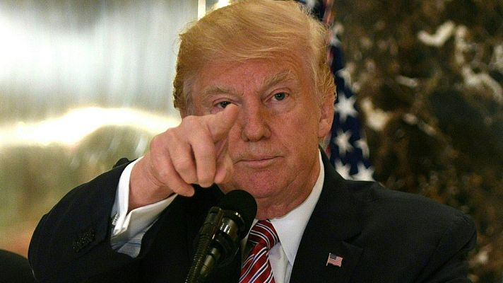 Telediario 1 - Los sucesos de Charlottesville abren grietas en la administración Trump