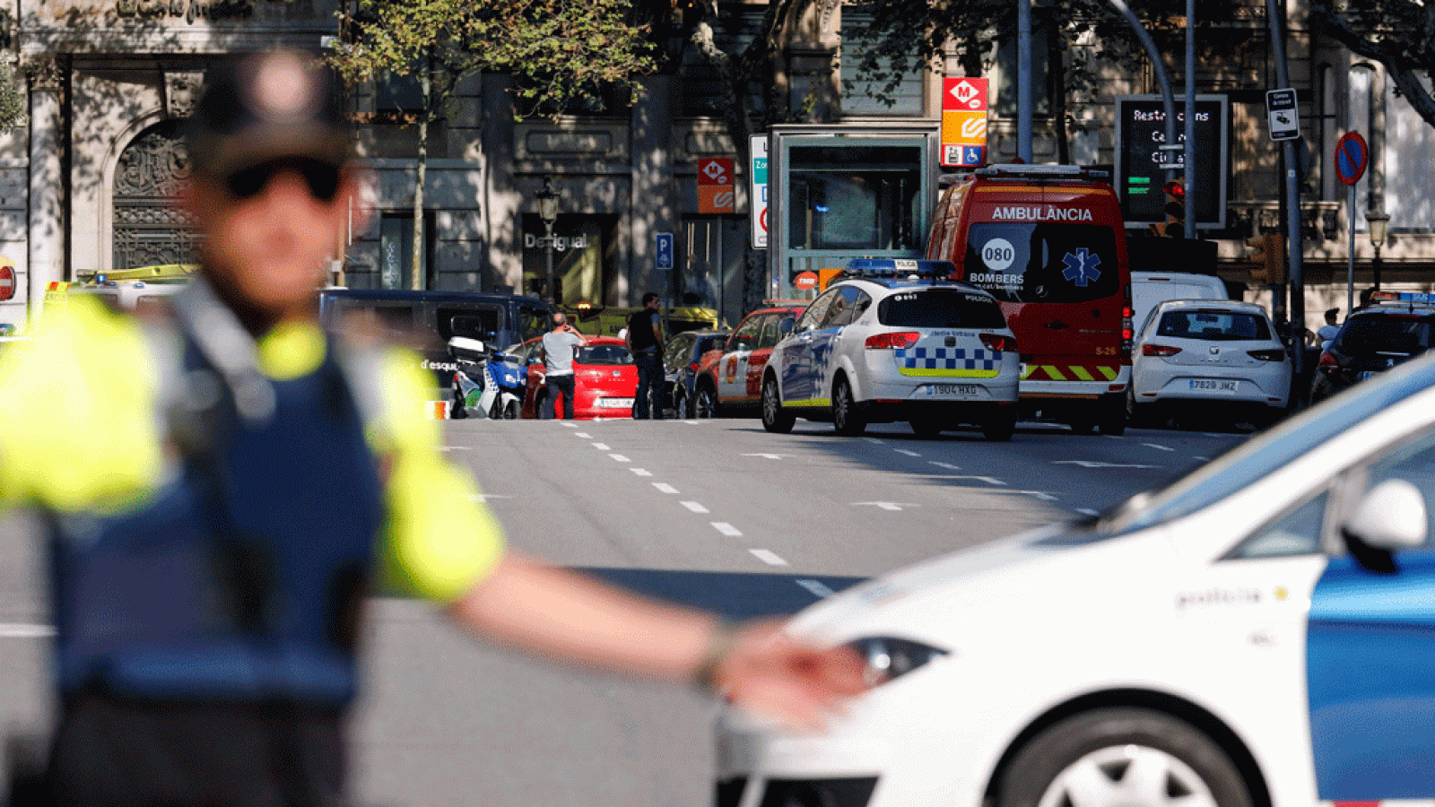 "Una furgoneta bajaba por la Rambla atropellando a la gente"