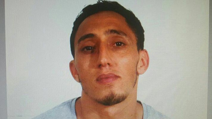 Telediario 1 - Dos detenidos tras el ataque que deja al menos 13 muertos en Barcelona y más de cien heridos