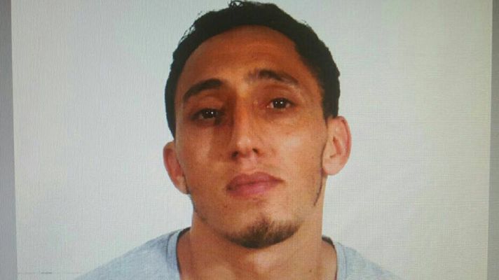 Telediario 1 - Dos detenidos tras el ataque que deja al menos 13 muertos en Barcelona y más de cien heridos