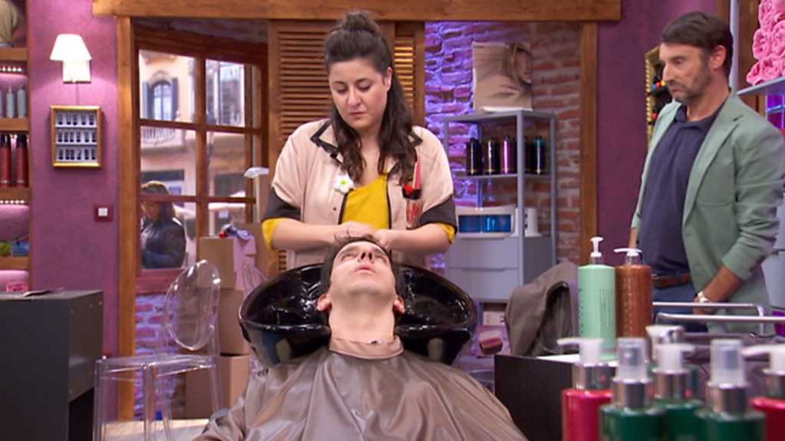 La peluquería - El lavado de cabeza - ver ahora