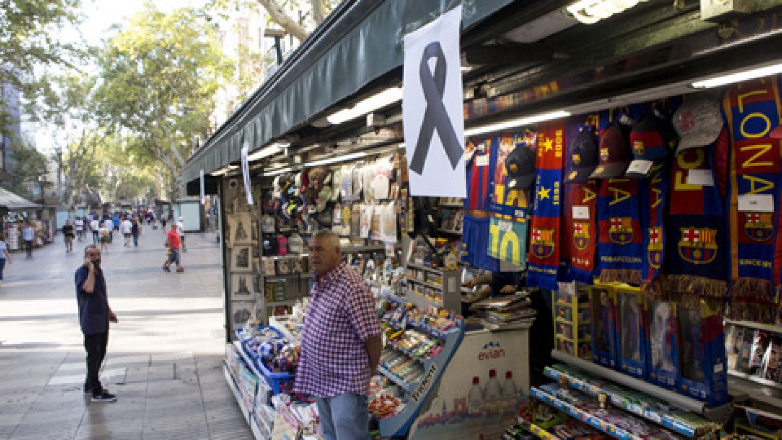 Telediario 1: Atentados en Cataluña | Los propietarios de negocios en Las Ramblas relatan los momentos de terror vividos | RTVE Play