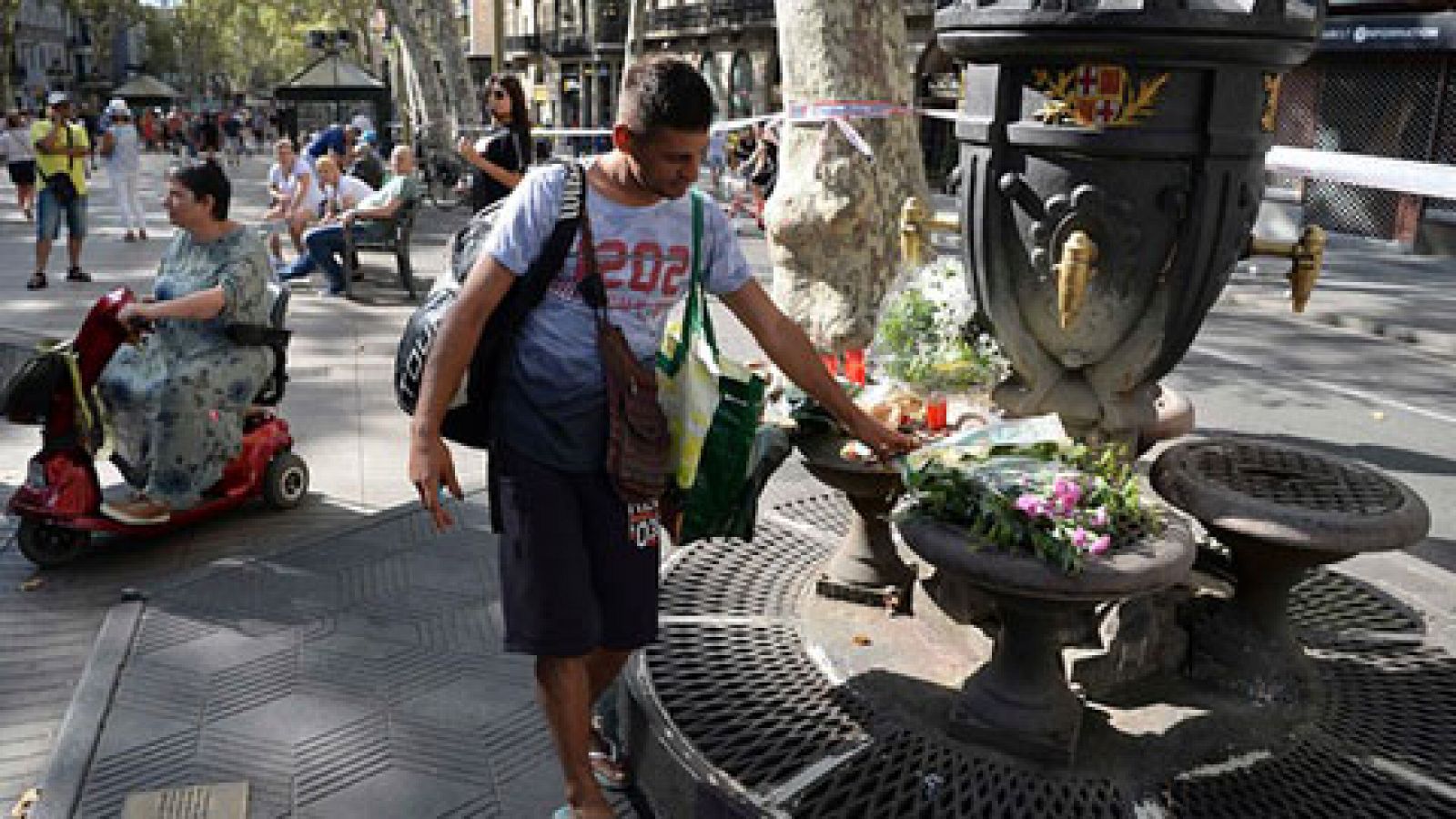 Telediario 1: Atentados en Cataluña | El centro de Barcelona amanece cortado al tráfico | RTVE Play