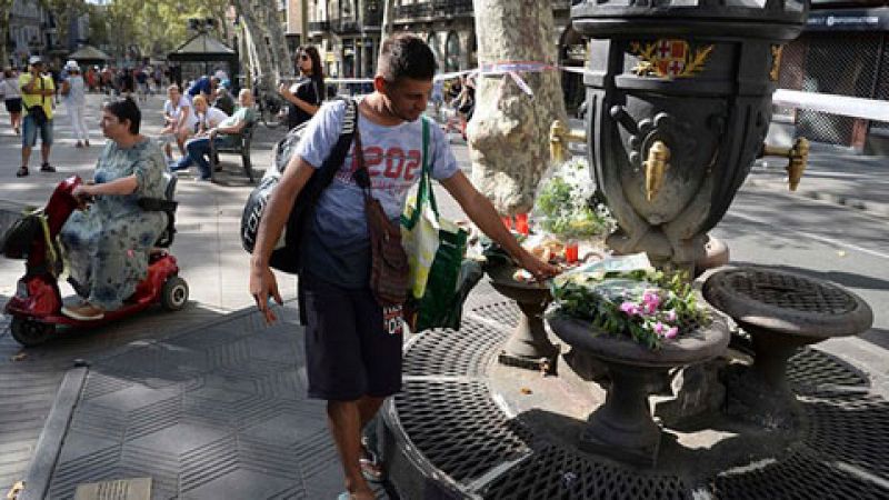Atentados en Cataluña | El centro de Barcelona amanece cortado al tráfico
