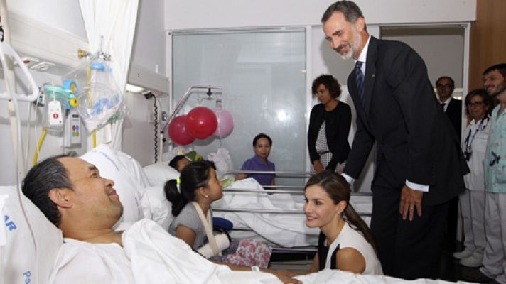 Telediario 1 - Los reyes visitan el Hospital del Mar en Barcelona