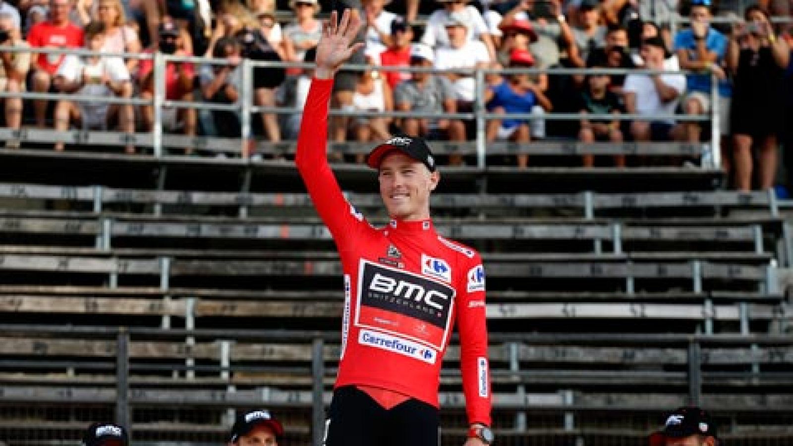 Telediario 1: Rohan Dennis del BMC se enfunda el primer maillot rojo de la Vuelta | RTVE Play