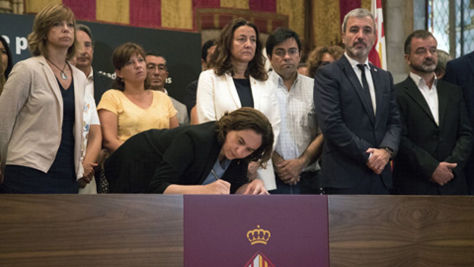 El Ayuntamiento de Barcelona abre un libro de condolencias para recoger las muestras de duelo de los ciudadanos