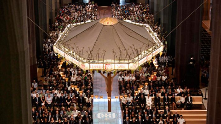 Homenaje a las víctimas del doble atentado en Cataluña en la Basílica de la Sagrada Familia