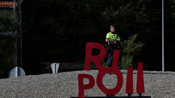 Telediario 1 - Ripoll no acaba de creer que el doble atentado en Cataluña fuera perpetrado por jóvenes de la localidad